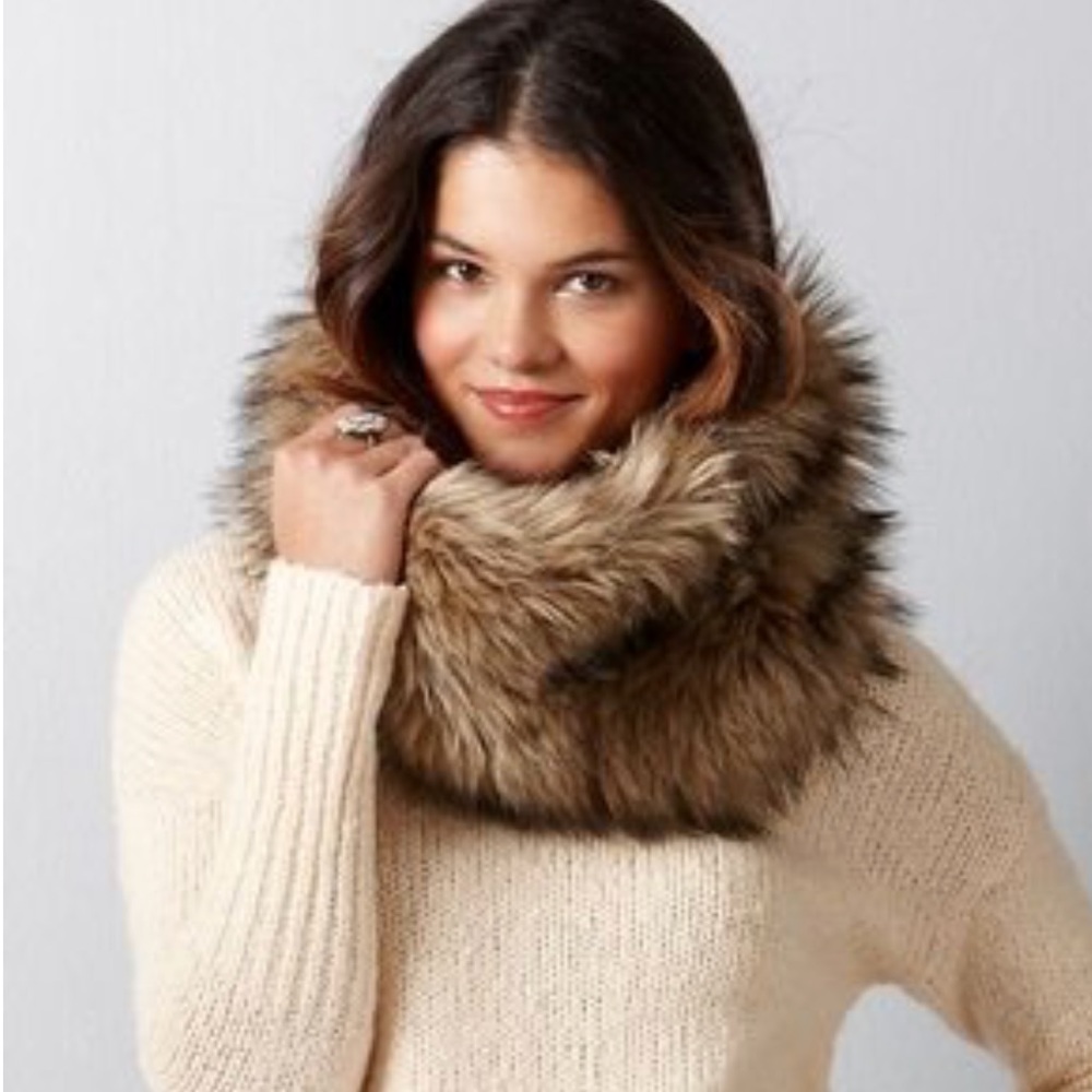 NWT Faux Fur Neck Wrap